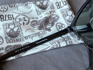 Gafas de sol Hawkers negras y doradas