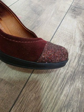 Zapatos de tacón con purpurina en cilor granate