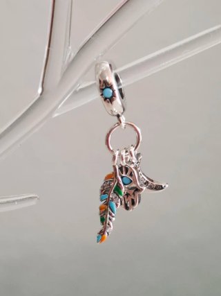Colgante Mano de Fátima y Pluma