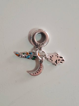 Colgante Mano de Fátima y Pluma