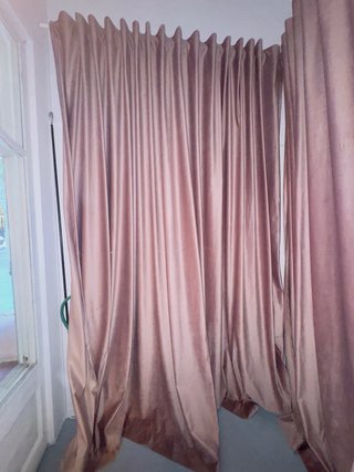 Cortina de terciopelo rosa dorado