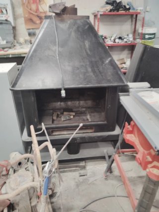 Chimenea metálica negra