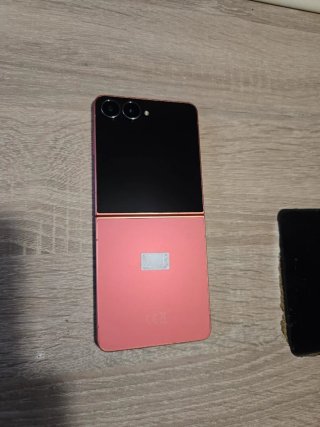 Samsung Galaxy Z Flip 7 Negro/Rojo