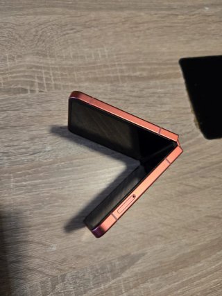 Samsung Galaxy Z Flip 7 Negro/Rojo