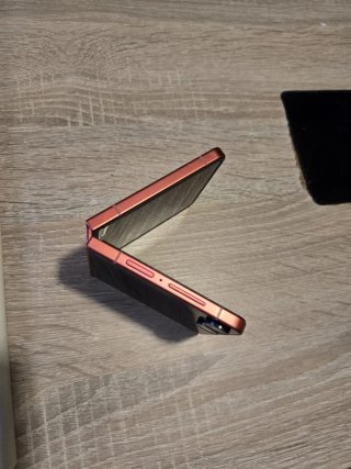 Samsung Galaxy Z Flip 7 Negro/Rojo