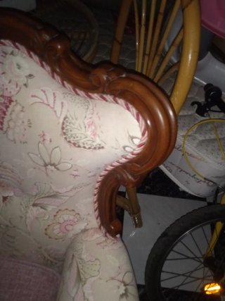 2 sillones antiguos de tela y madera( 15€ cada uno