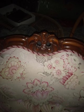 2 sillones antiguos de tela y madera( 15€ cada uno
