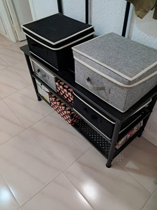 Perchero con estantes negro