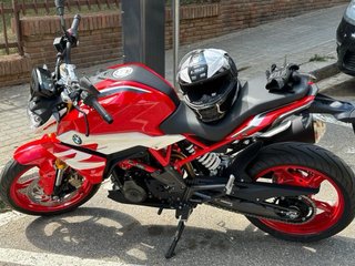 BMW G310R Naked Negra y Roja