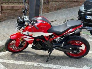 BMW G310R Naked Negra y Roja