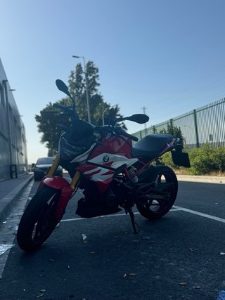 BMW G310R Naked Negra y Roja