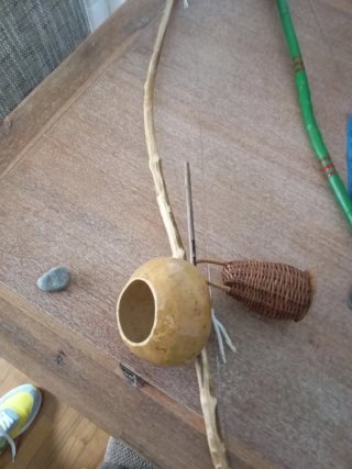 Berimbau infantil de madera y calabaza