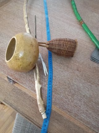 Berimbau infantil de madera y calabaza