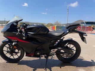 Suzuki GSXR 125 Negra