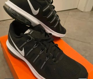 Zapatillas Nike Negras y Blancas