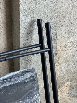 Mesa alta IKEA SANDSBERG negra