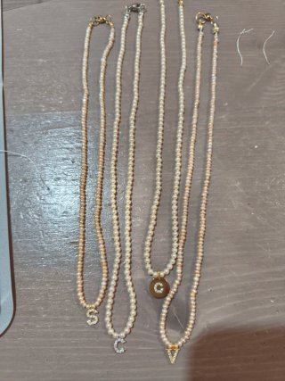 Collanine perle con iniziali
