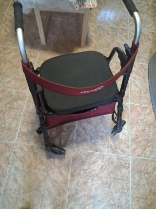 Andador Playcare con asiento y bolsa