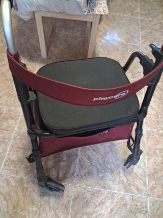 Andador Playcare con asiento y bolsa