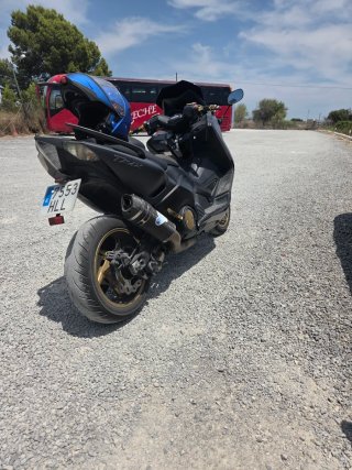 Yamaha TMAX 530 Maxi Scooter Negra/Dorada