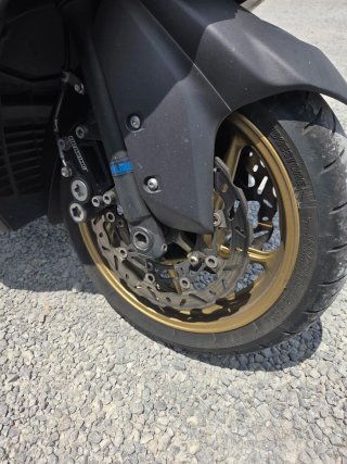 Yamaha TMAX 530 Maxi Scooter Negra/Dorada