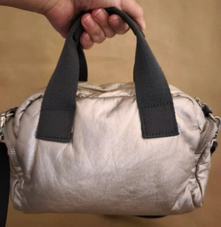 Parfois Bolso bandolera puffer acolchado dorado