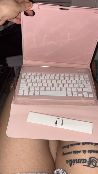 Funda rosa para tablet con teclado