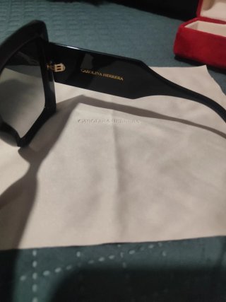 Gafas de sol grandes Carolina Herrera negras