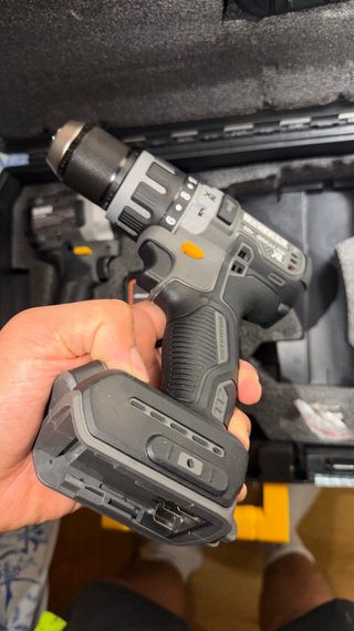 Taladro y Llave Impacto DeWalt + Cargador