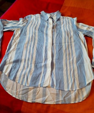 Camicia a righe blu e bianche