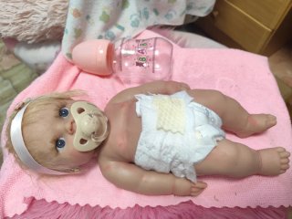 Bebé reborn silicona niña