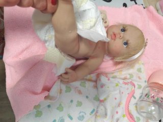 Bebé reborn silicona niña
