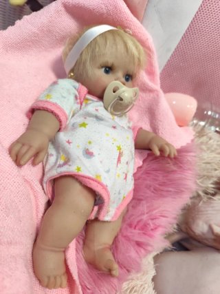 Bebé reborn silicona niña