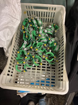 Abrazaderas para tuberías verdes