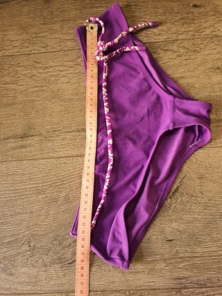 Braga bikini morada con cordón