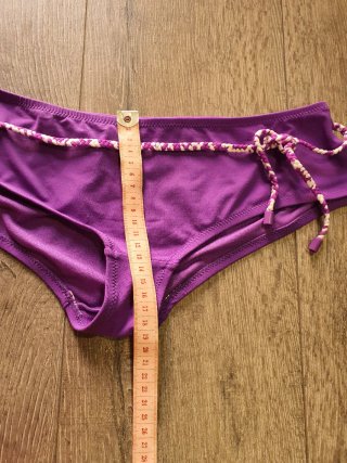 Braga bikini morada con cordón