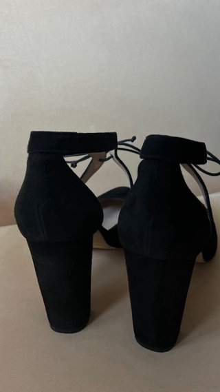 Zapatos de salón Gloria Ortiz negros