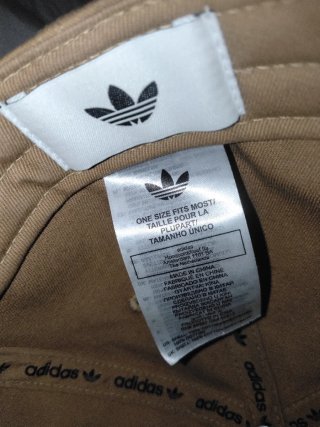 Gorra Adidas Beige Negra