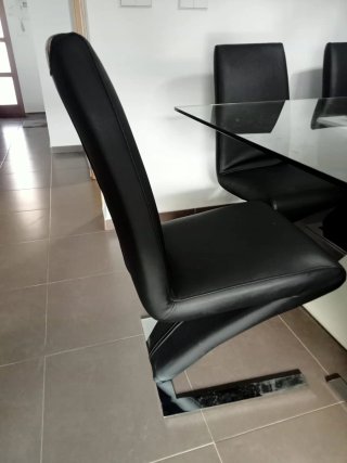 Mesa Comedor Cristal y 6 Sillas Negras