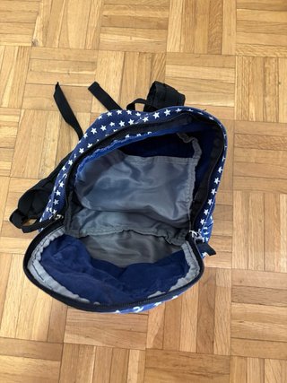 Mochila infantil azul con estrellas