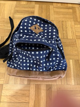 Mochila infantil azul con estrellas