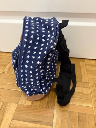 Mochila infantil azul con estrellas