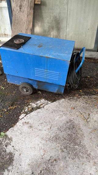 Varie attrezzature da lavoro di meccanica