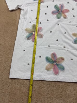 Camiseta Talla Única Flores y Tachuelas