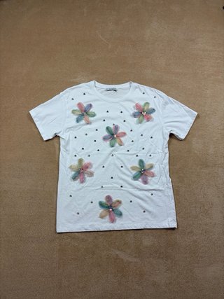 Camiseta Talla Única Flores y Tachuelas