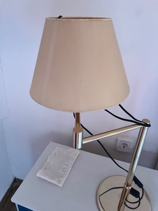 Lámparas de mesa dorada y beige