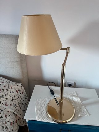 Lámparas de mesa dorada y beige