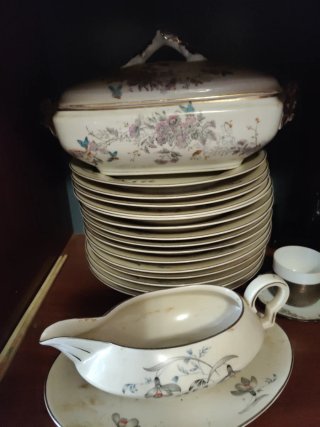 Jarra y jabonera antigua de porcelana
