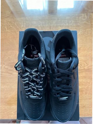 Nike Air Force 1 x Supreme Negro Talla 37.5