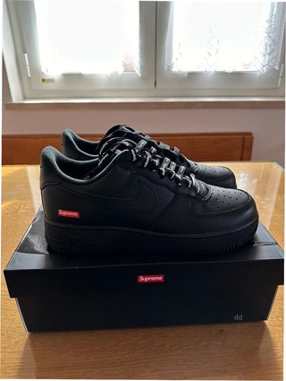 Nike Air Force 1 x Supreme Negro Talla 37.5